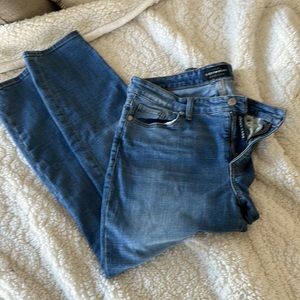 Super comfortable, medium blue lucky brand denim